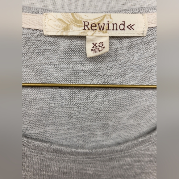 Junior's Rewind Size XS Grey Top with White Lace Overlay - Picture 5 of 6